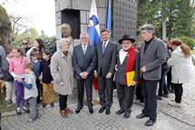 20. 4. 2015, Ljubljana – Predsednik republike odkril doprsni kip Roberta Kollmanna, dobrotnika slepih (Danijel Novakovi/STA)